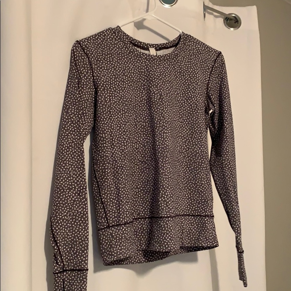Lululemon back and white long sleeve top.